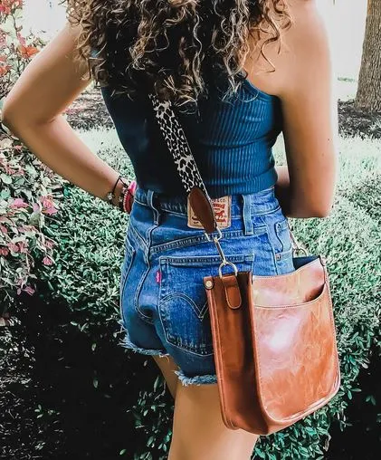 Sydney Crossbody - Brown